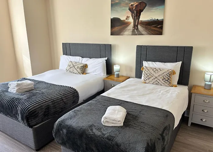 公寓 Three Bedroom *